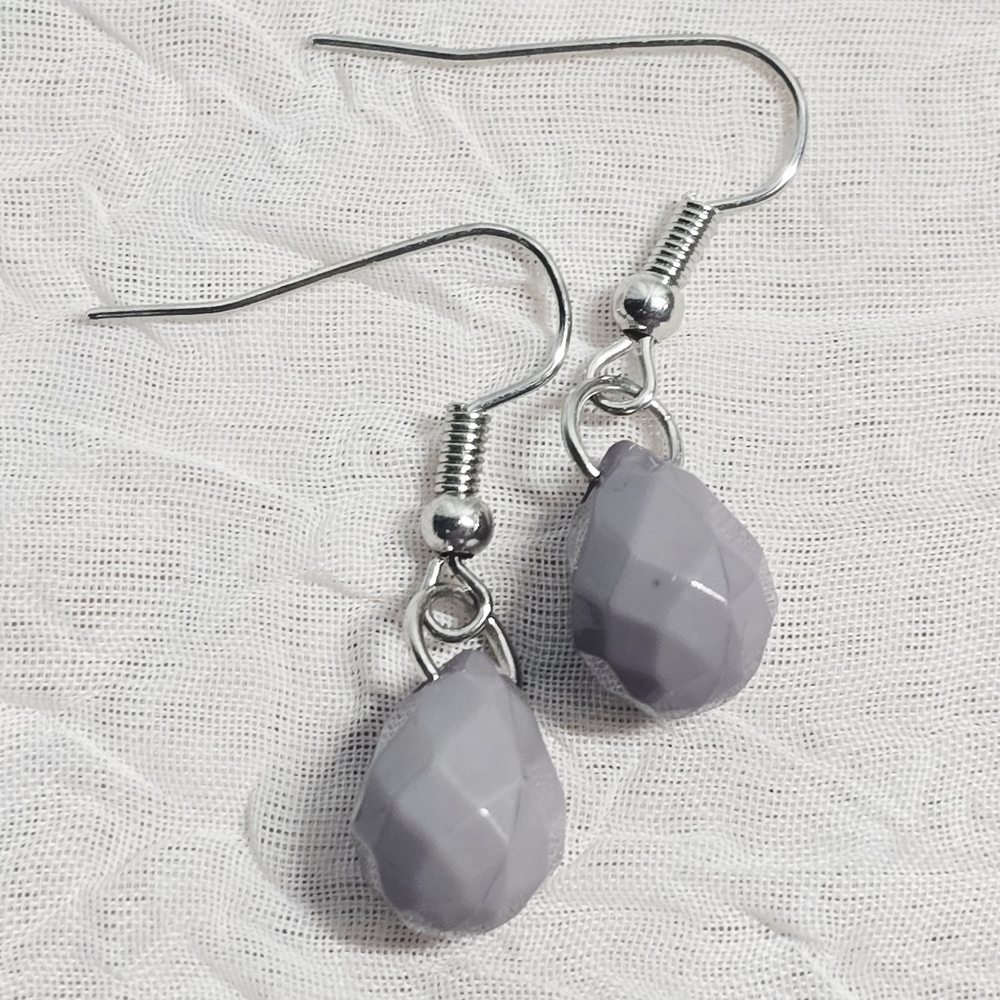 $1 With $5+ Bundle•Grey crystal tear drop earrings 0290 #goth